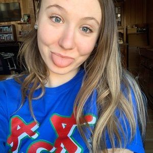 Meet your Posher, Leah